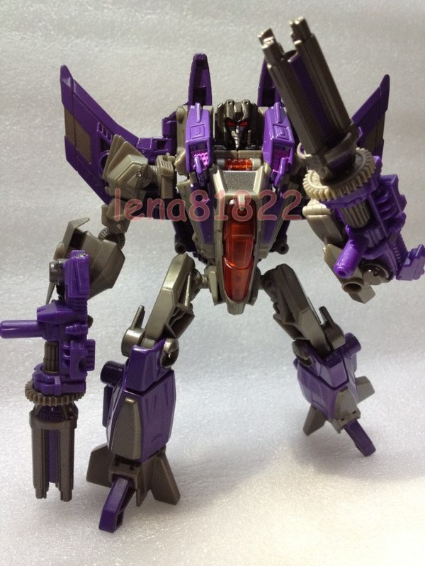 In Hand Imges Of Transformers Generations TG 18 Skywarp Images From Takara Tomy  (2 of 5)